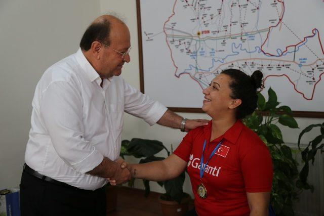 Avrupa Şampiyonu Ercan’dan Başkan Özakcan’a ziyaret