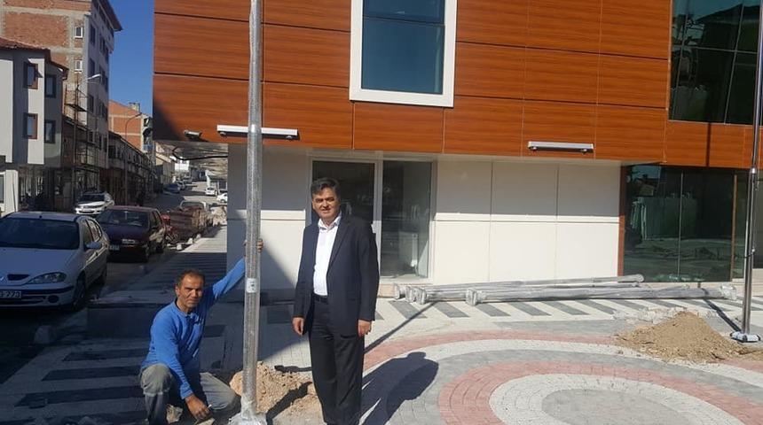 Ek hizmet binasına T&uuml;rk bayrakları asılıyor