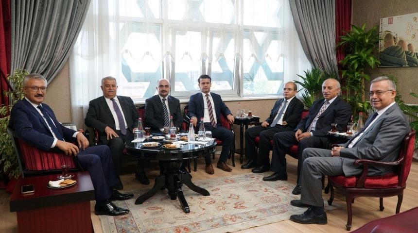 Rekt&ouml;r Şeker ziyaret ve kabullerde bulundu