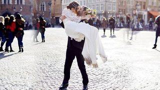 Burcu Kara bir taşla iki kuş vurdu 