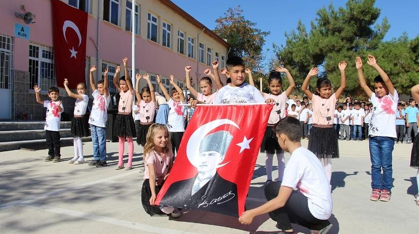 Kula&rsquo;da İlk&ouml;ğretim Haftası kutlandı