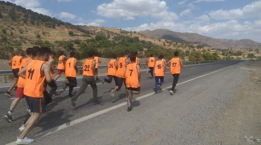 350 gen&ccedil; korucu olmak i&ccedil;in spor m&uuml;lakatına katıldı