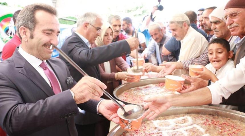 Bingöl’de 3 bin kişiye aşure ikramı