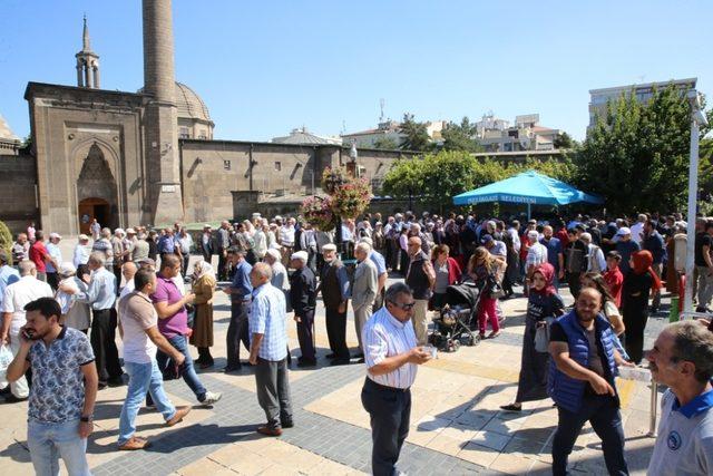 Melikgazi Belediyesi’nden 6 bin kişilik aşure ikramı