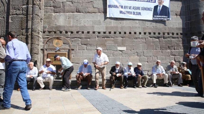 Melikgazi Belediyesi&rsquo;nden 6 bin kişilik aşure ikramı