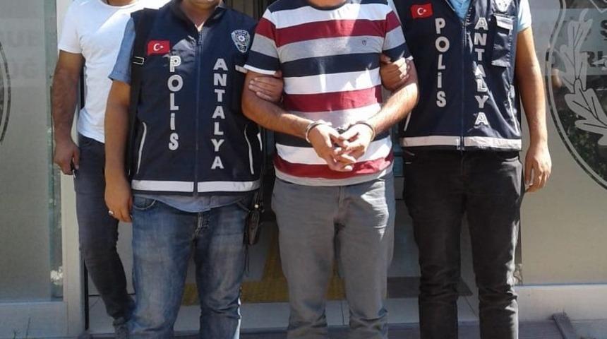 Antalya&rsquo;da sahte kimlikle dolandırıcılık