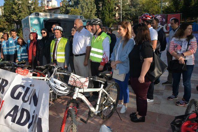 Müdürler bu sefer işe makam araçları ile değil bisikletle gittiler