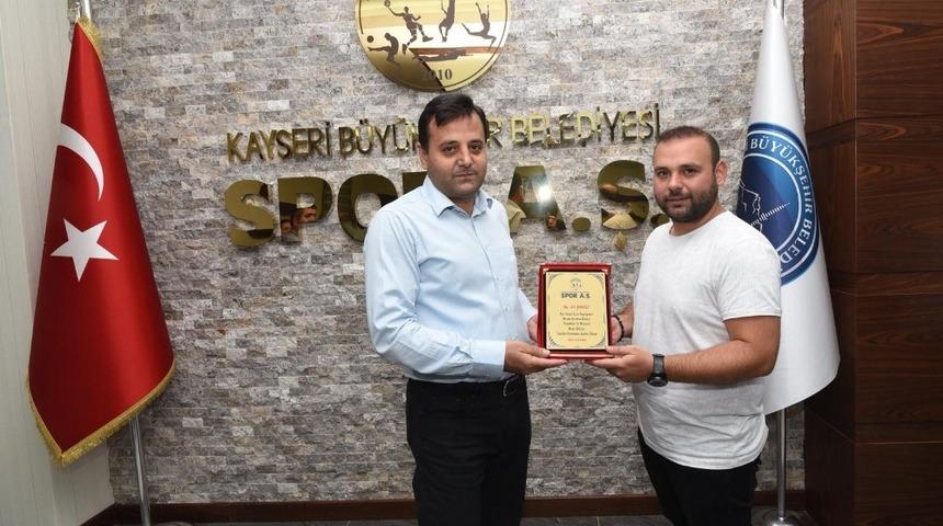 Kayseri B&uuml;y&uuml;kşehir Belediyesi Spor A.Ş., "T&uuml;m gazilerimize ş&uuml;kranlarımızı sunarız"