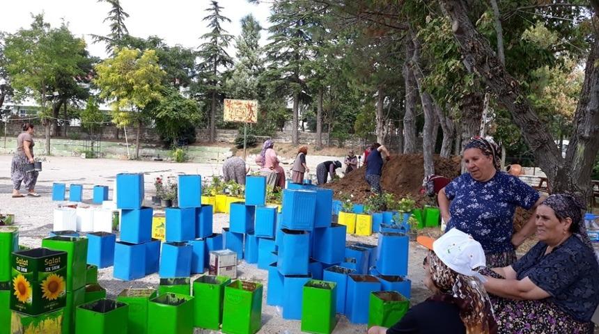 Atıklar değerlendiriliyor, mahalleler &ccedil;i&ccedil;ekleniyor