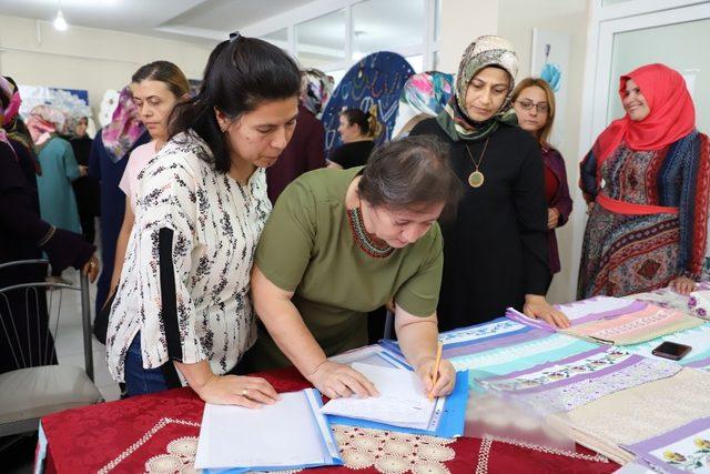 Kişisel gelişim kursları tanıtıldı