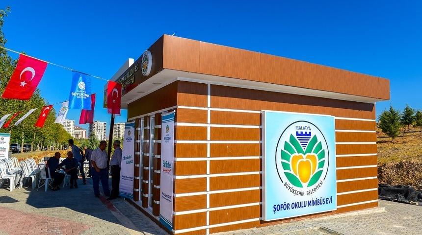 B&uuml;y&uuml;kşehir Belediyesinden Minib&uuml;s&ccedil;&uuml; Esnafına Kalıcı Mekan