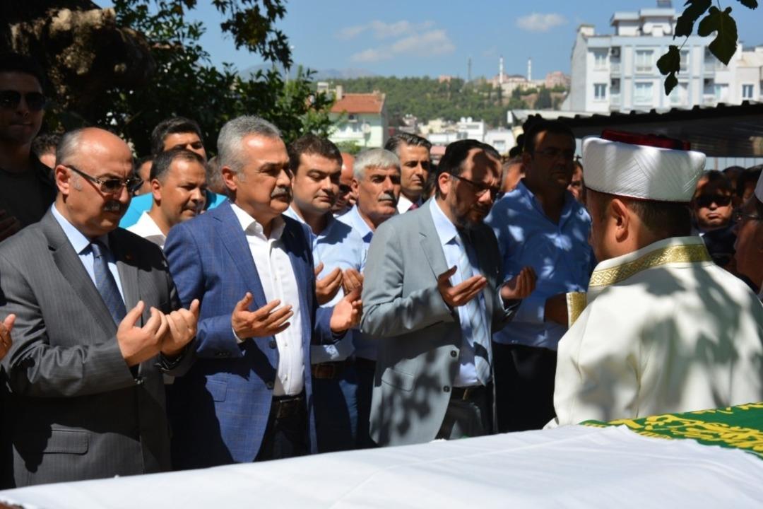 Milletvekili Savaş&rsquo;ın halası toprağa verildi