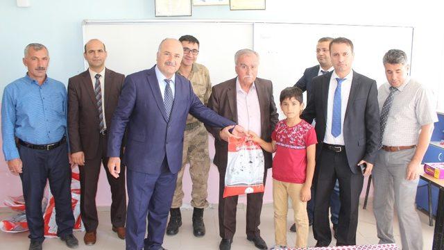 Öğretmenlerden örnek davranış