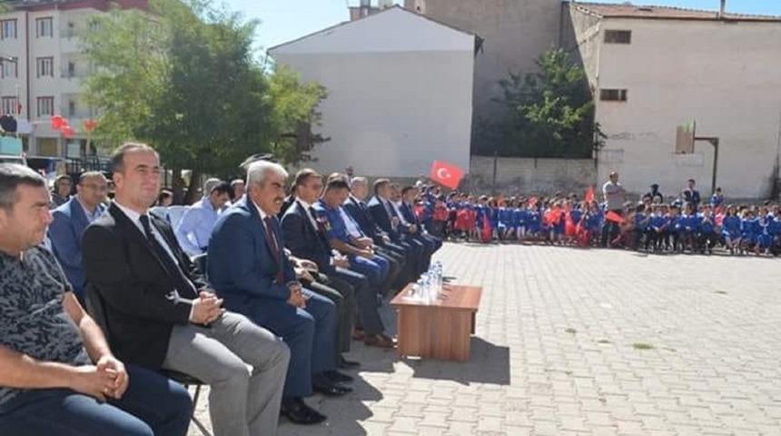G&uuml;r&uuml;n&rsquo;de İlk&ouml;ğretim Haftası kutlandı