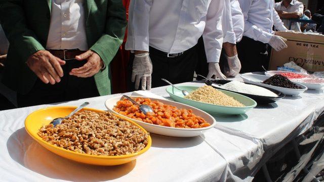 Bağcılar’da 20 bin kisilik aşure kazanı kaynadı