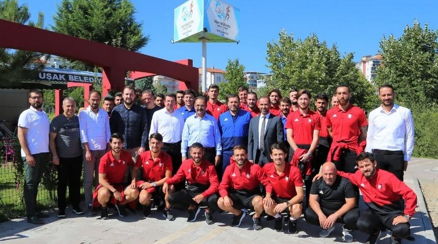 UTAŞ Uşakspor futbolcular Sağlıklı Yaşam ve Gen&ccedil;lik Merkezinde