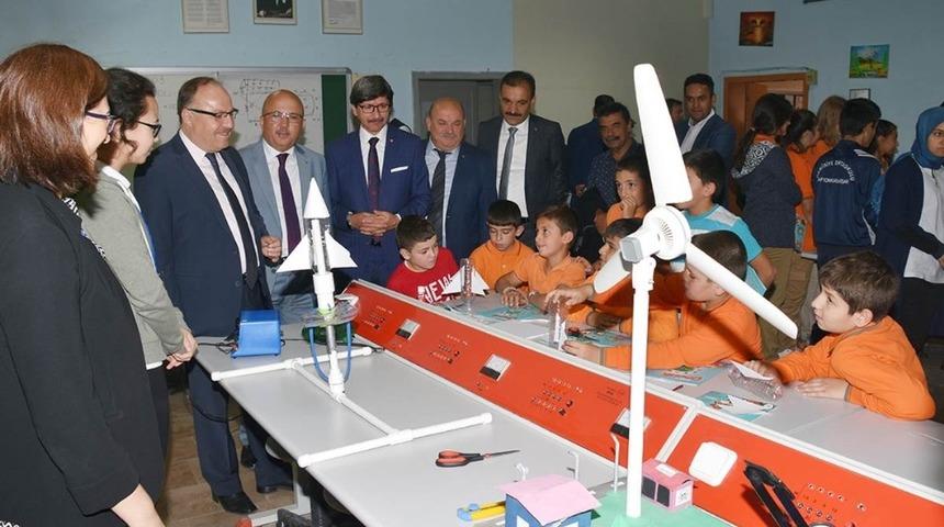 Afyonkarahisar&rsquo;da T&Uuml;BİTAK Bilim Şenliği başladı