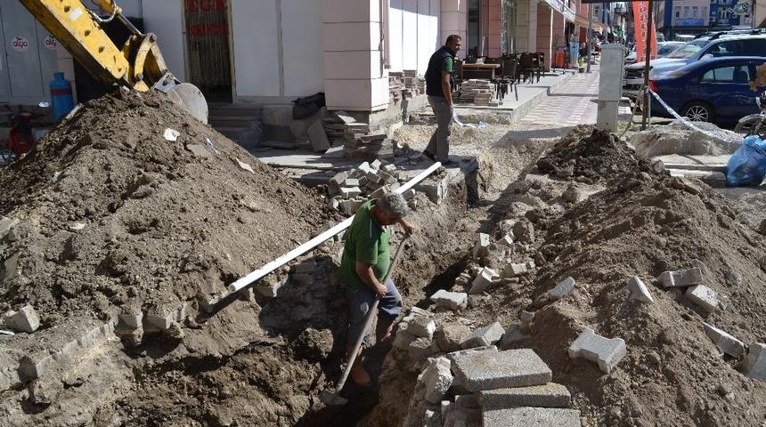 Şuhut&rsquo;ta i&ccedil;me suyu hattı &ccedil;alışmaları devam ediyor