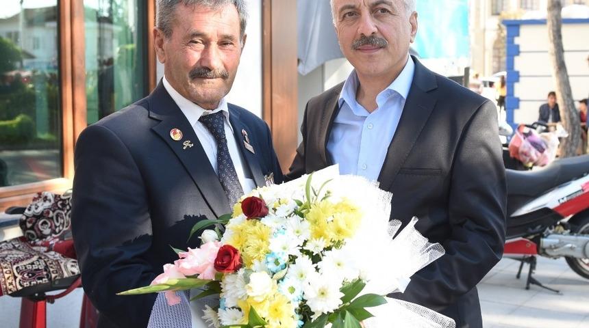 Başkan G&uuml;l gaziler derneğini ziyaret etti