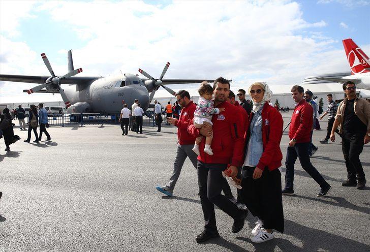 Cumhurbaşkanı Erdoğan'ın kızı Sümeyye Erdoğan Bayraktar, TEKNOFEST etkinliğinde Phantom 4 savaş uçağına bindi! G2