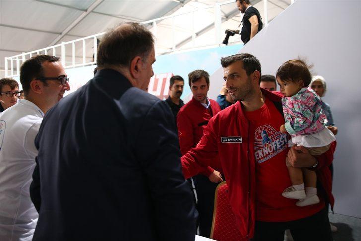 Cumhurbaşkanı Erdoğan'ın kızı Sümeyye Erdoğan Bayraktar, TEKNOFEST etkinliğinde Phantom 4 savaş uçağına bindi! G5