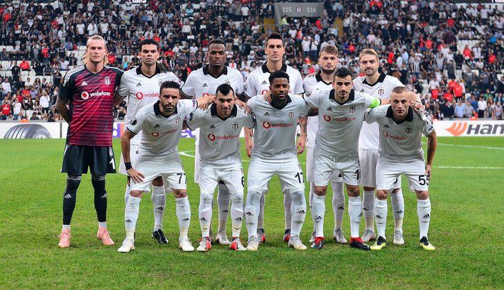 Vodafone Park'ın zemini taraftarların tepkisini çekti! G1