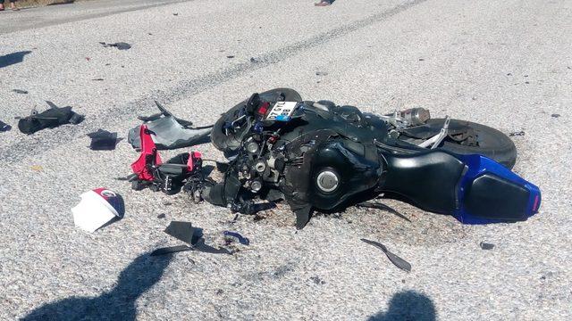 Traktörle motosiklet çarpıştı: 1 ölü, 3 yaralı