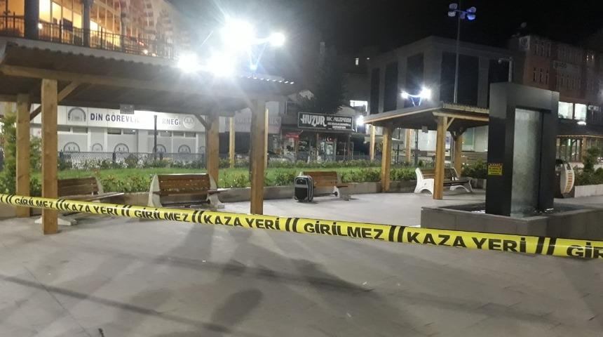 Parka bırakılan ş&uuml;pheli bavul paniğe neden oldu