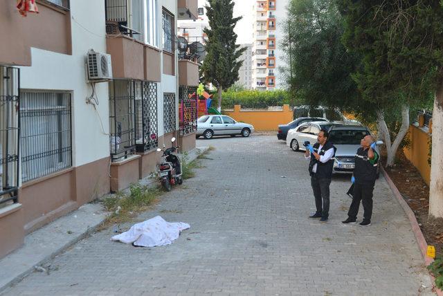 Psikolojik sorunları olan kadın, 4'üncü kattan atlayıp, intihar etti