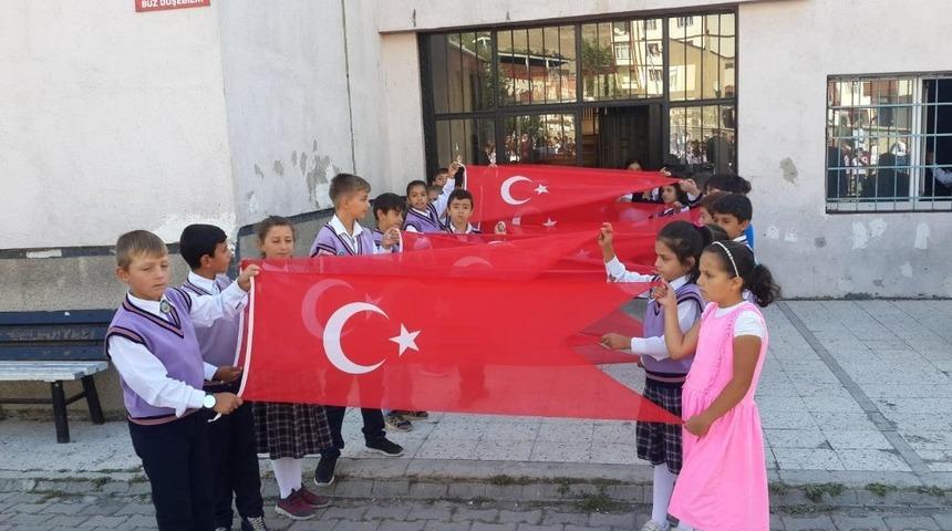 Pasinler&rsquo;de İlk&ouml;ğretim haftası kutlandı