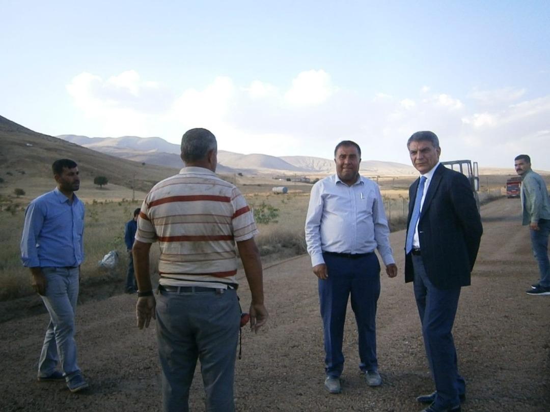 Kaymakam &Ouml;zkan, yol yapım &ccedil;alışmalarını inceledi