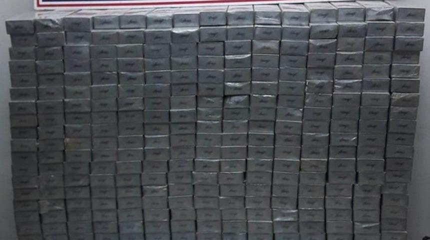 Jandarma 7 bin 820 paket ka&ccedil;ak sigara ele ge&ccedil;irdi