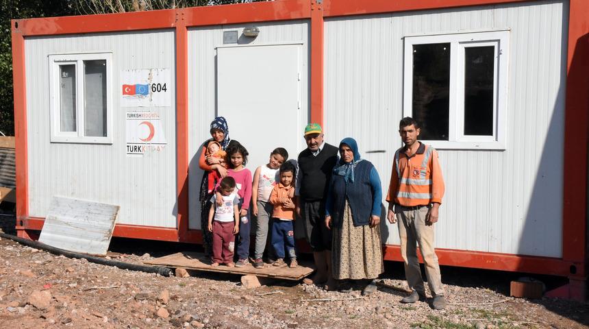 Deprem bölgesinde bayram
