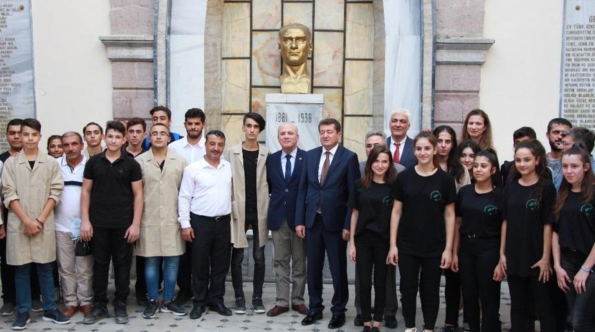 Mobilya b&ouml;l&uuml;m&uuml;ndeki &ouml;ğrencilere 300 TL burs