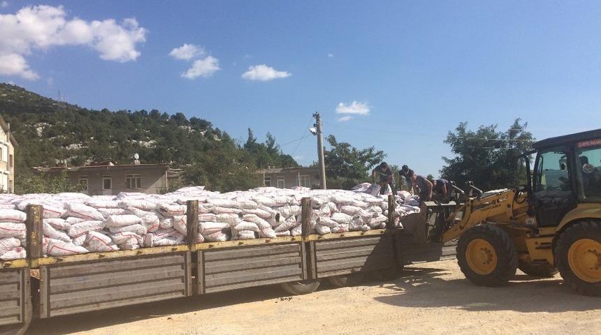İhtiya&ccedil; sahibi ailelere k&ouml;m&uuml;r yardımı