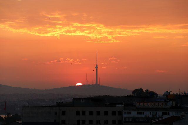 İstanbul'da gün doğumunda görsel şölen