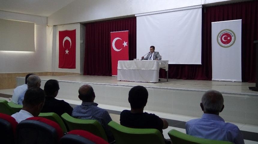 Gerçüş kaymakamı muhtarlarla buluştu