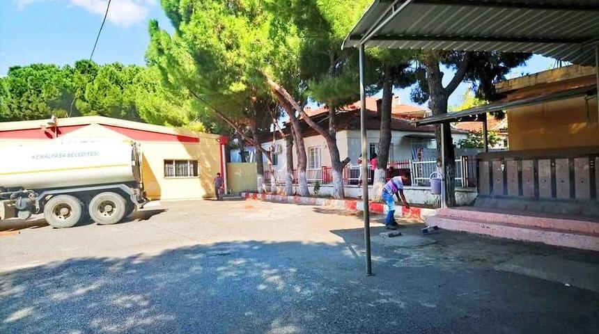 Kemalpaşa Belediyesi&rsquo;nden okullara temizlik desteği