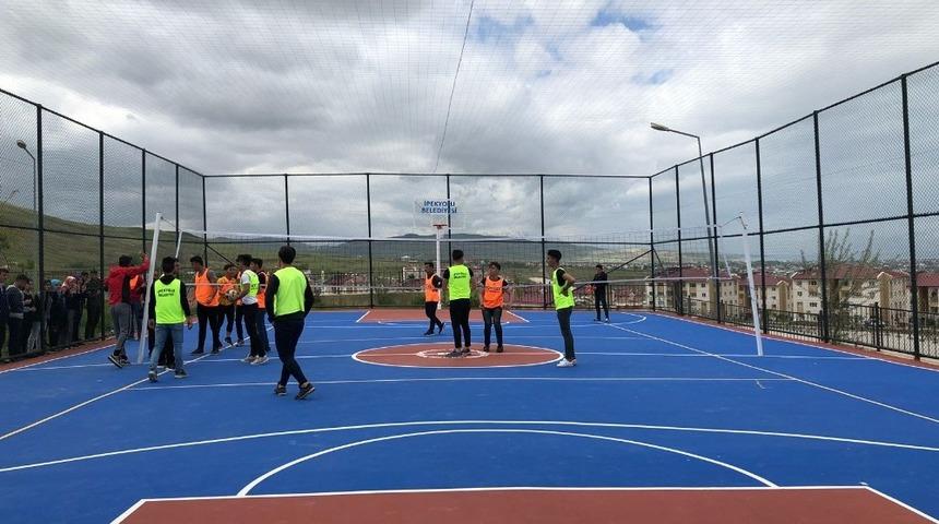 A&ccedil;ık spor sahalar &ccedil;ocuk ve gen&ccedil;leri hizmetinde