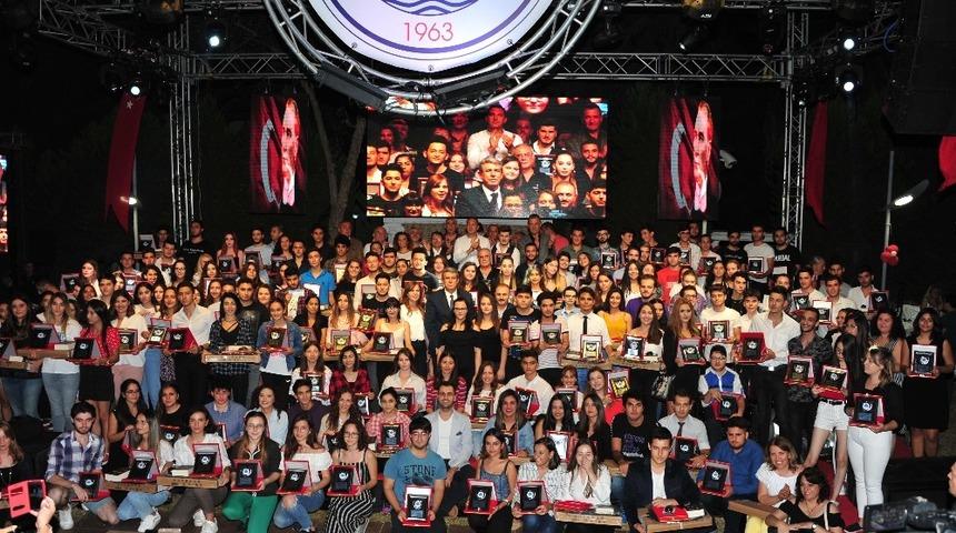 Eğitime en g&uuml;zel teşvik Bal&ccedil;ova&rsquo;da