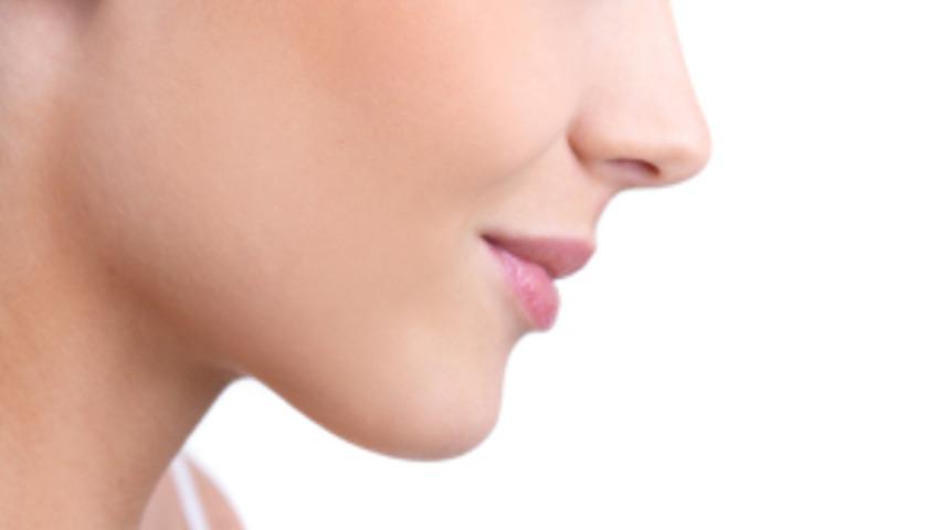 Çenenin yüzdeki pozisyonu önemli! Yüzünüzün geniş olduğunu düşünüyorsanız...