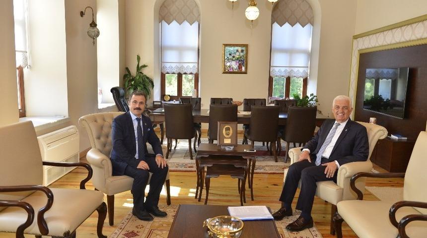 Rekt&ouml;r &Ccedil;i&ccedil;ek&rsquo;ten Başkan G&uuml;r&uuml;n&rsquo;e ziyaret