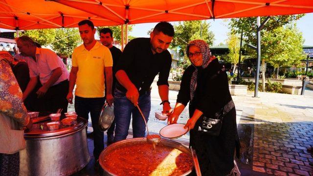 Sarıgöl AK Parti İlçe Teşkilatından  Aşure İkramı