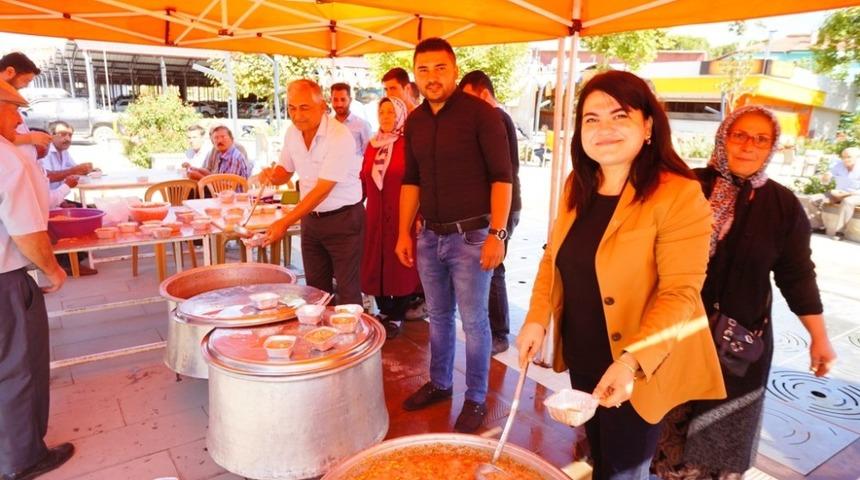 Sarıg&ouml;l AK Parti İl&ccedil;e Teşkilatından  Aşure İkramı