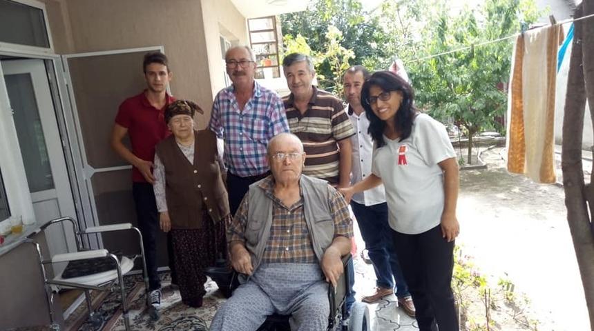 Ergene Belediyesi engelli vatandaşlara akülü araç desteğinde bulunuyor