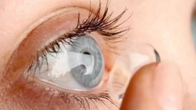 Kontakt lens kullananlara 'körlüğe yol açan enfeksiyon' uyarısı