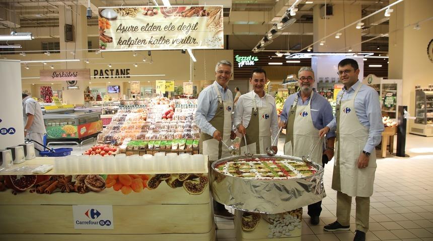 &Uuml;nl&uuml; Gurme Mehmet Yaşin aşure dağıttı