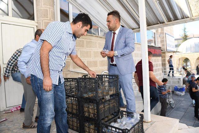 Beypazarı’nda Cuma Namazı sonrası aşure ikramı