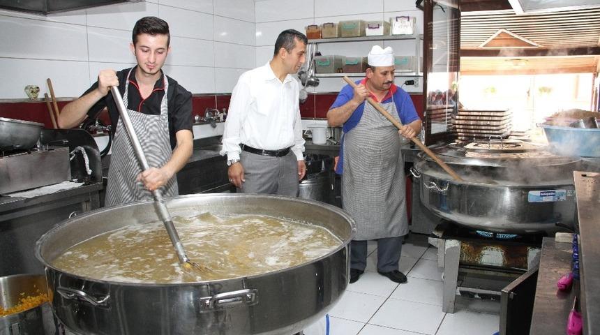 Beypazarı&rsquo;nda Cuma Namazı sonrası aşure ikramı