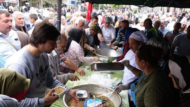 Trabzon’da aşure dağıtımı 2